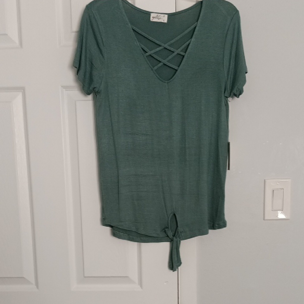 NWT 3/$15 Lightweight Glitz Tie Front Tshirt